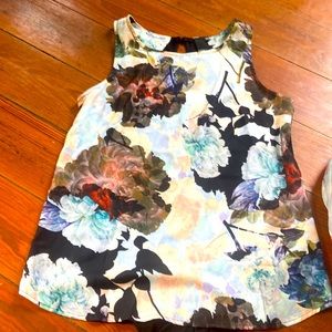 Flattering sleeveless top from TJ collection